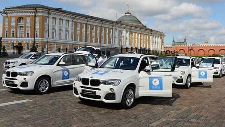 Российским олимпийцам подарили внедорожники BMW