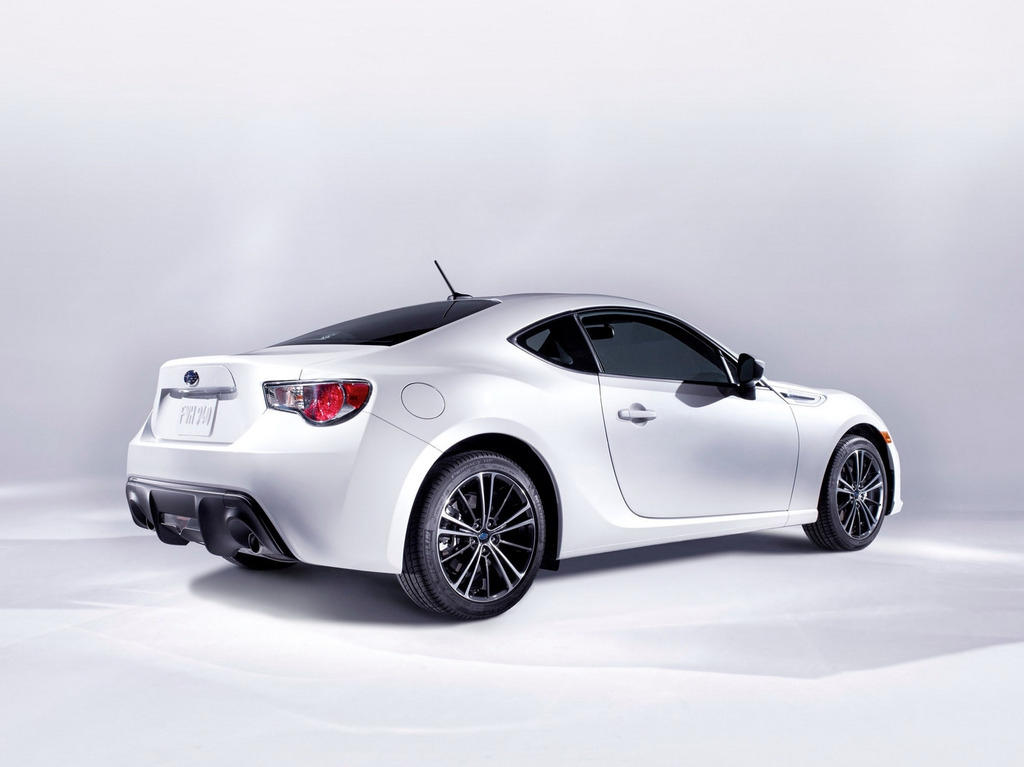 Toyota gt86 2012 белая